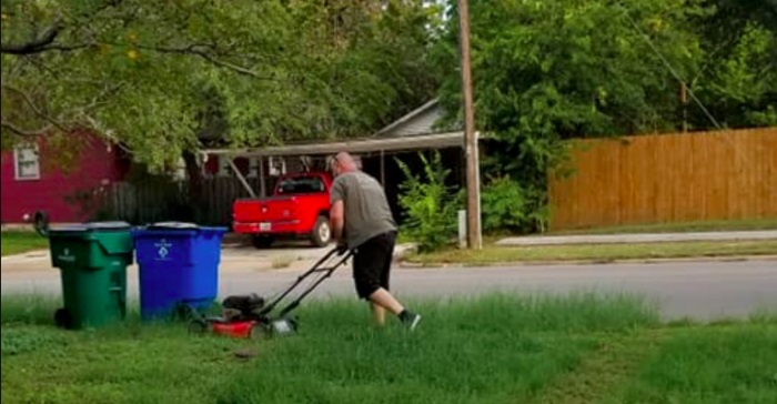 Selv 28 år etter skilsmissen klipper pappaen plenen til ekskona. GRUNNEN er hjertevarmende